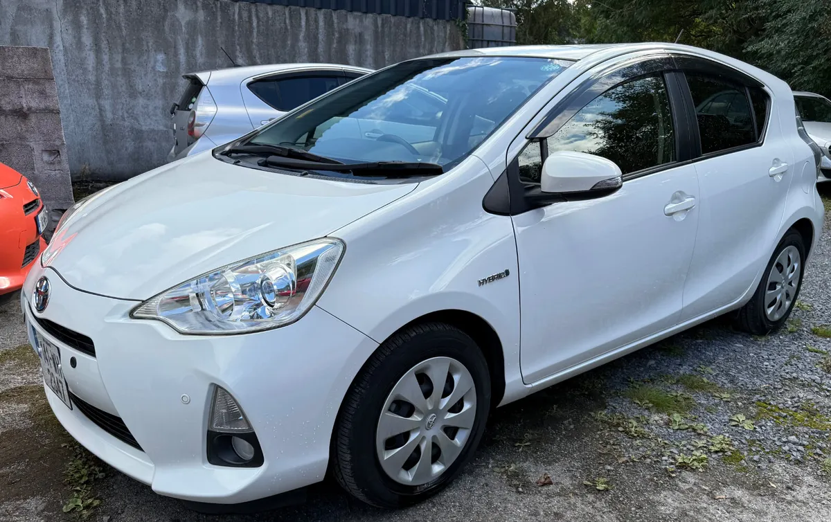 Toyota Aqua 2014 / Reverse Camera/Hybrid - Image 3