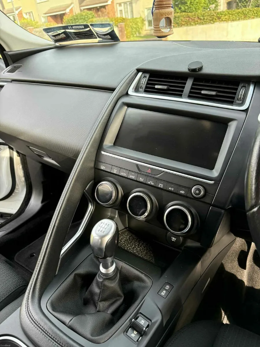 Jaguar E-Pace 2018 - Image 4