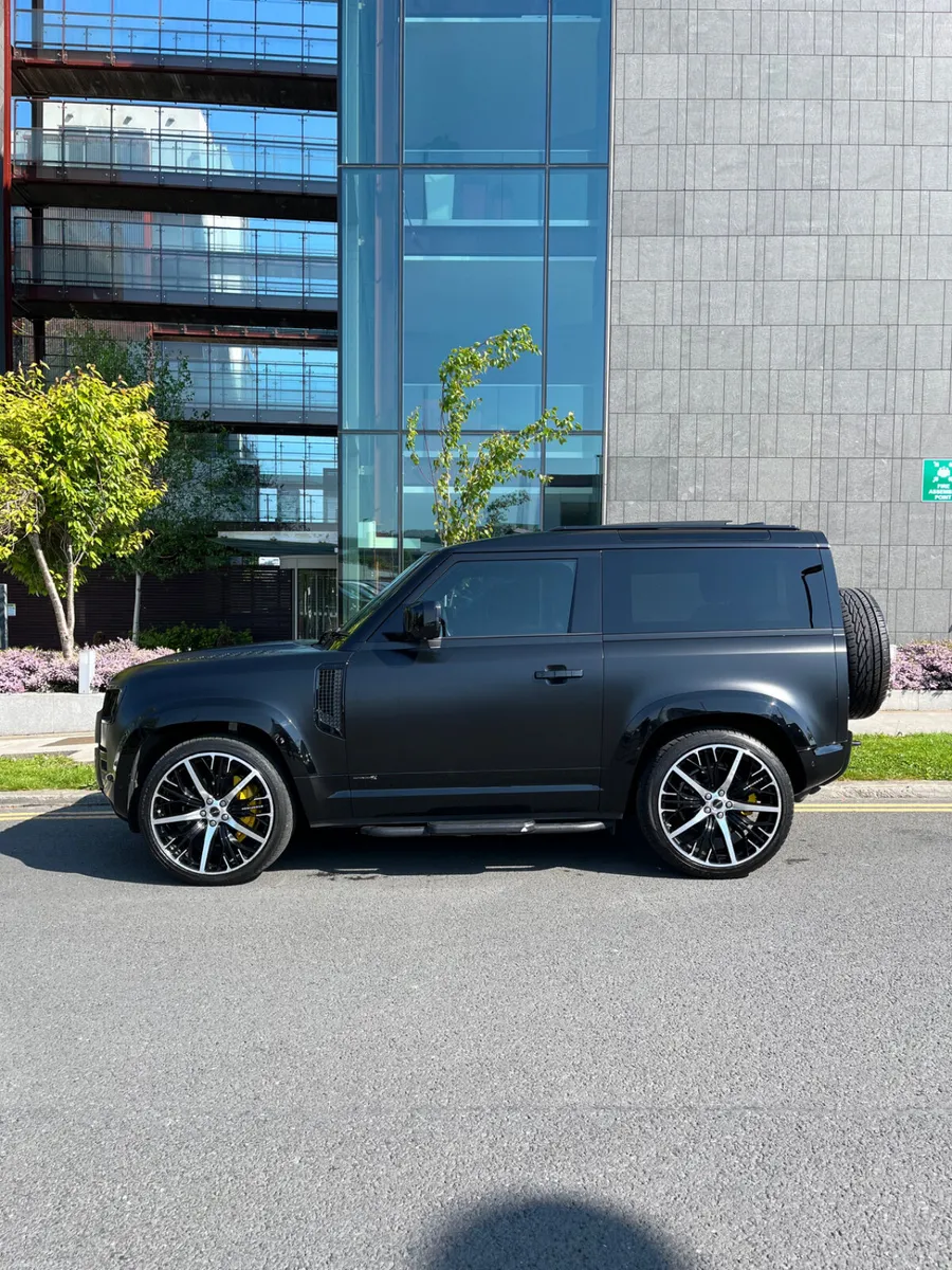 2021 Land Rover Defender 90 P400 X-Dynamic Hse - Image 2