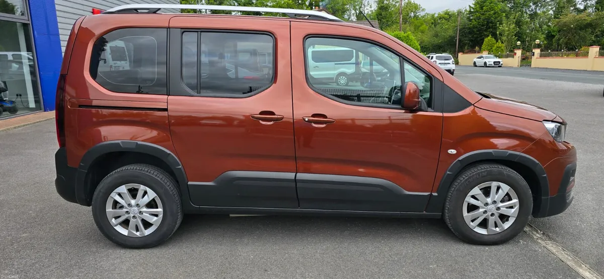 Wheelchair Accessible Peugeot Rifter 2021 - Image 6