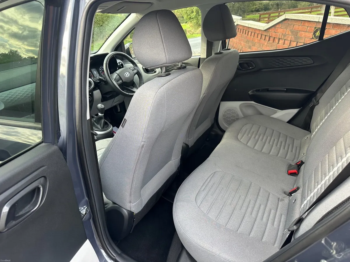 Hyundai i10 2022 only 4k miles - Image 4