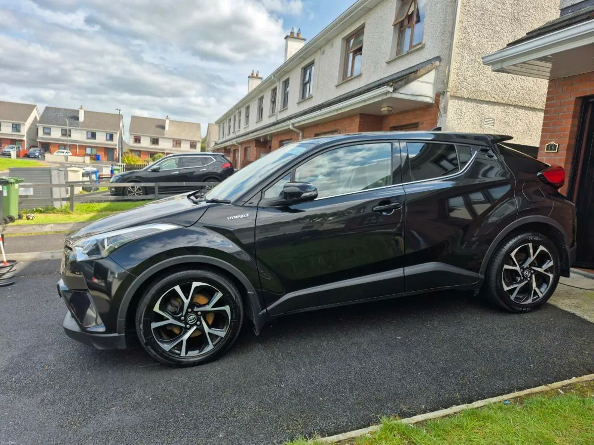 Toyota c-hr hybrid sport - Image 1