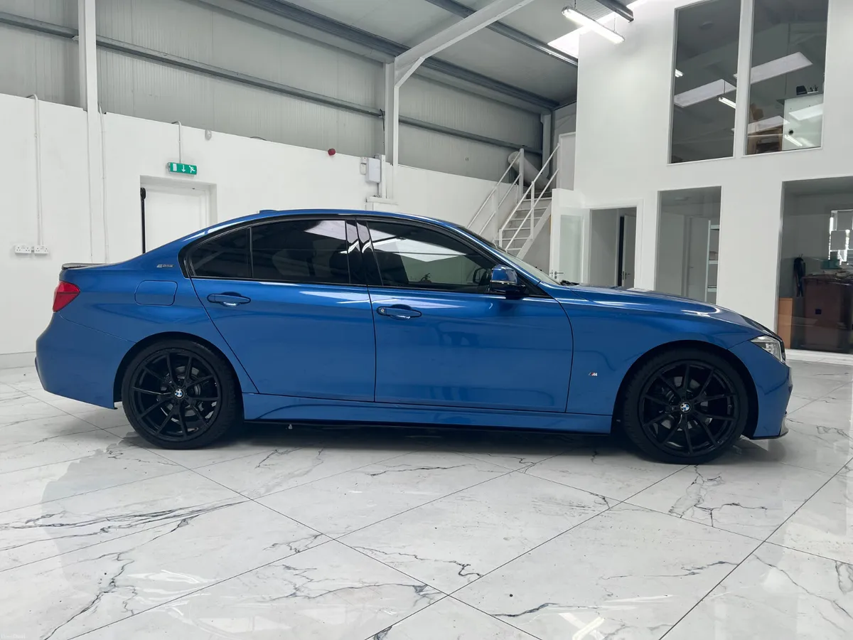 BMW 3-Series 2018 - Image 3