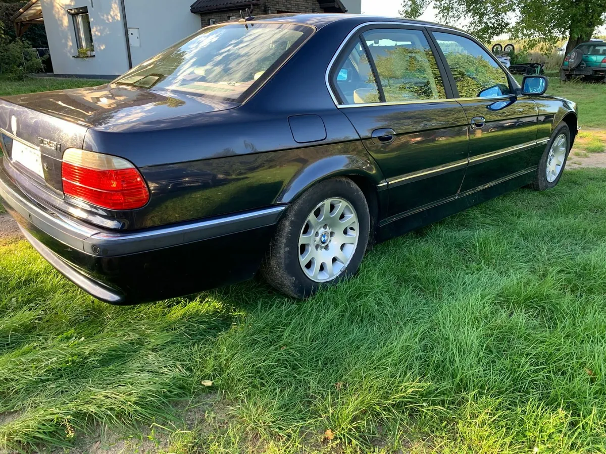 BMW 7 Series - Image 2