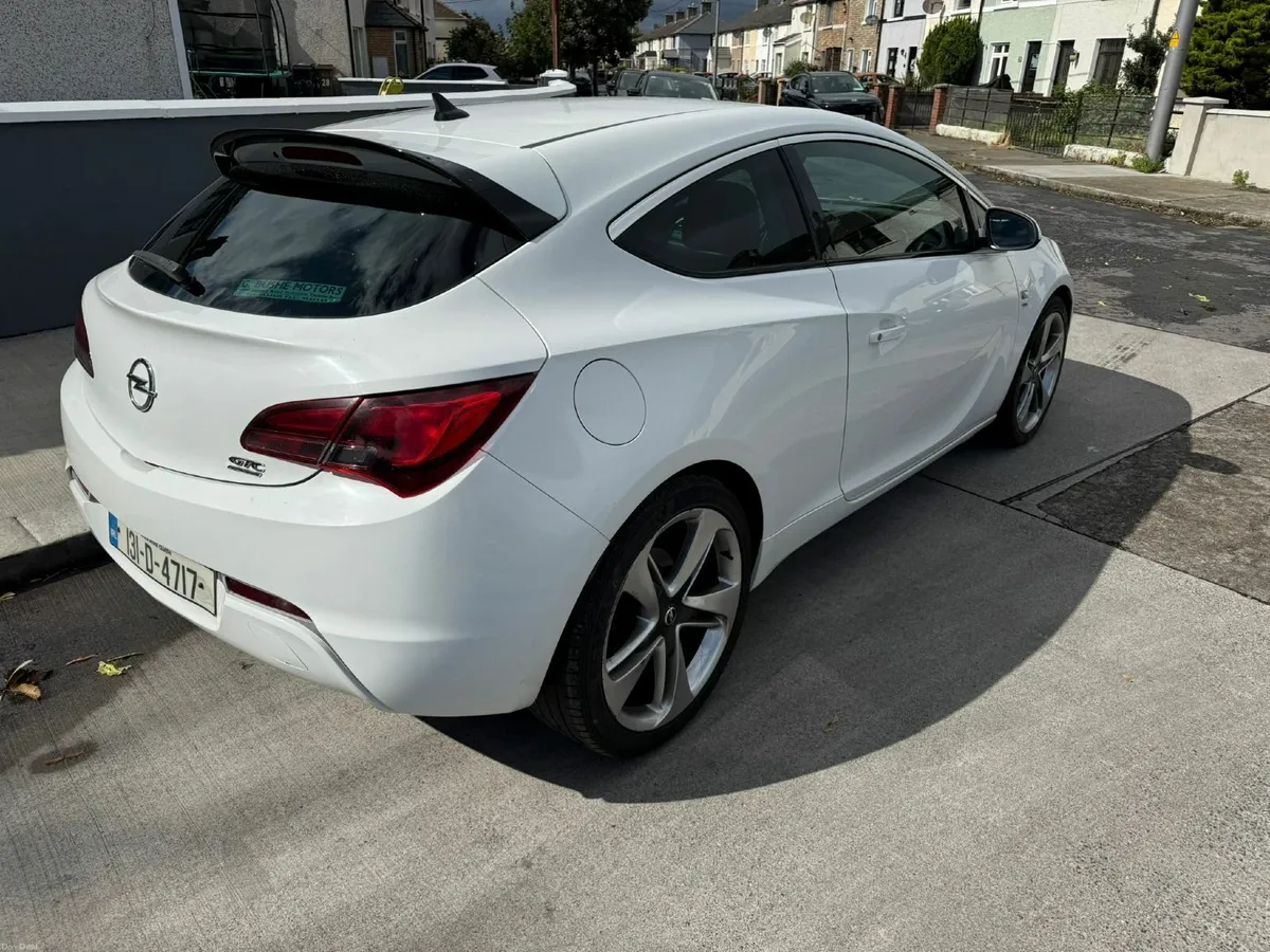 Opel Astra SRI 2013 with Extras - Image 2