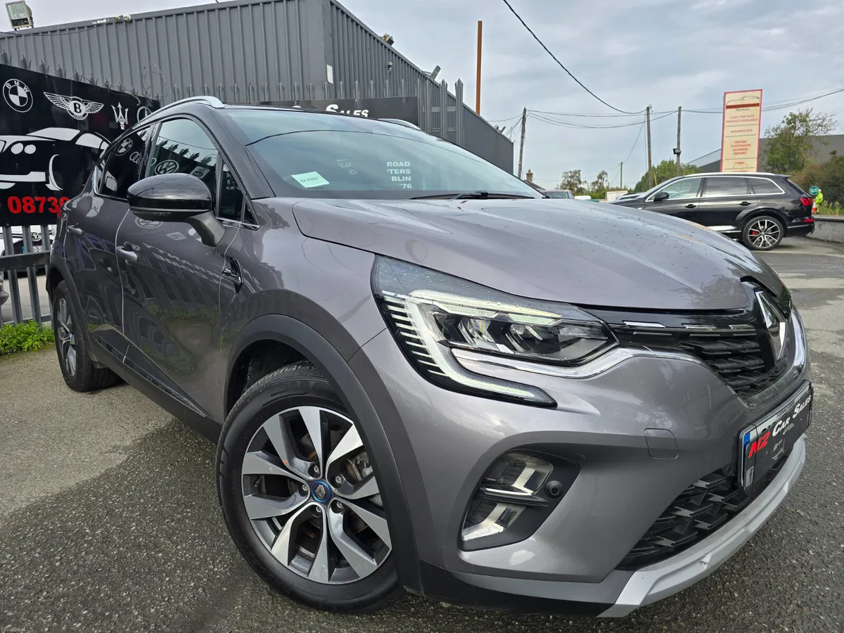 212  Renault Capture Plug in Hybrid, LOW MILES - Image 1