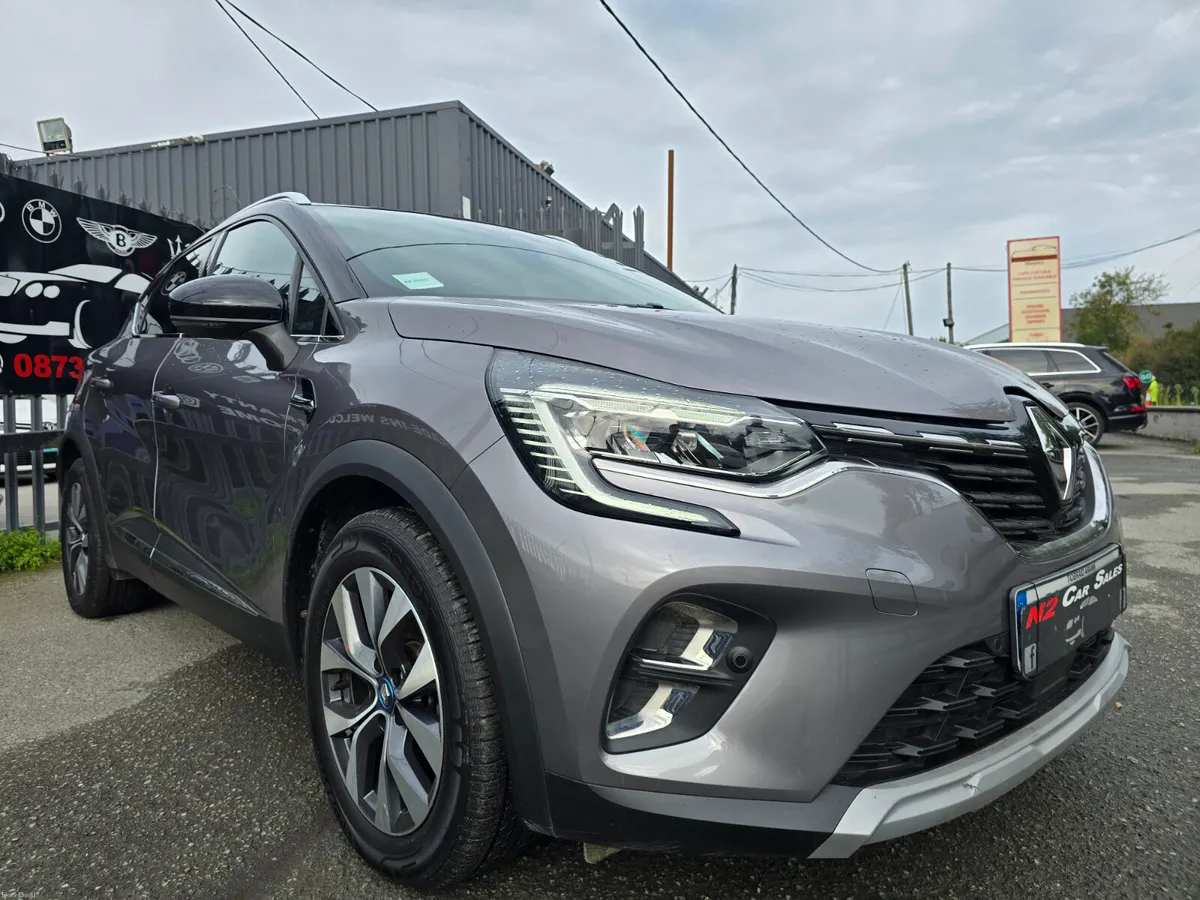 212  Renault Capture Plug in Hybrid, LOW MILES - Image 2