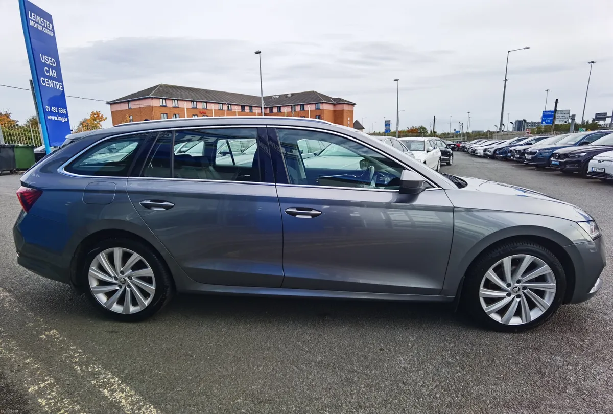 SKODA OCTAVIA 2.0TDI STYLE AUTOMATIC ESTATE - Image 4