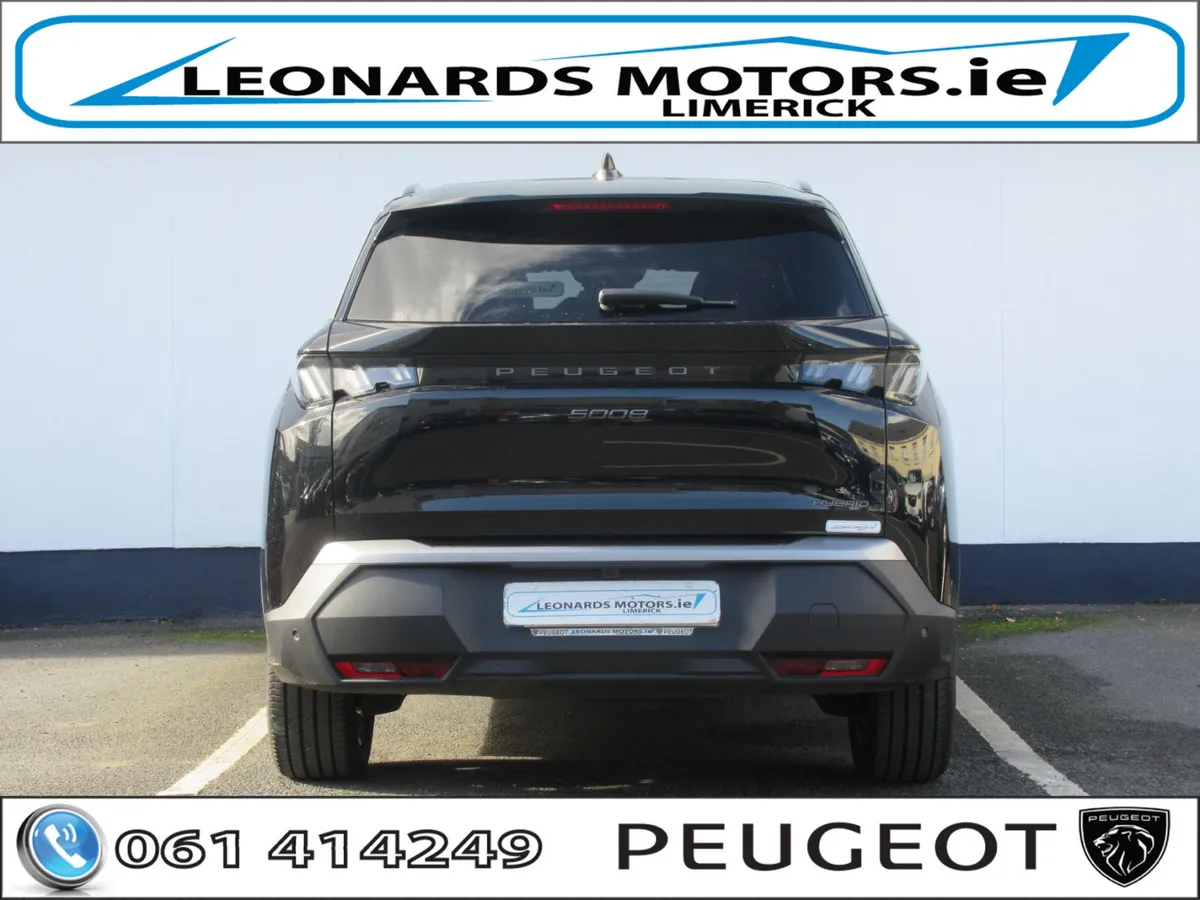 252 Peugeot 5008 Allure 1.2 Hybrid 136bhp *DEMO* - Image 4