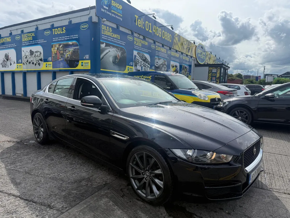 Jaguar XE 2016 R Design - Image 4