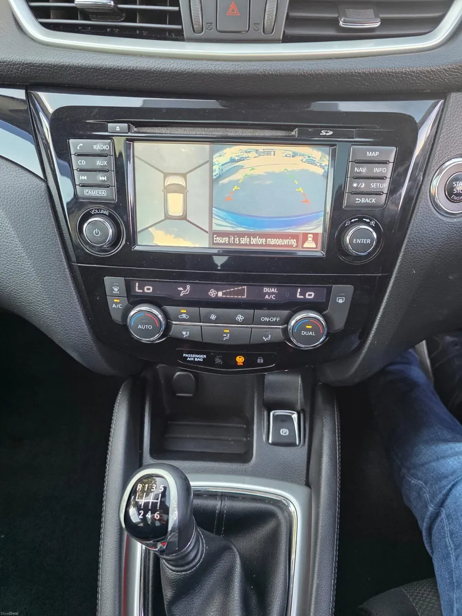 (161) Nissan Qashqai N-Connecta//Panoramic Sunroof - Image 6