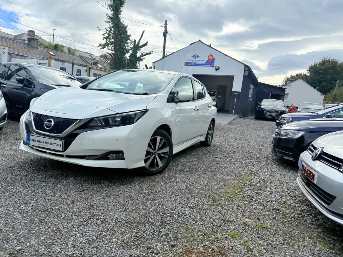 NISSAN LEAF 40KWH ACENTA (6.6KC) Hatchback - Image 3