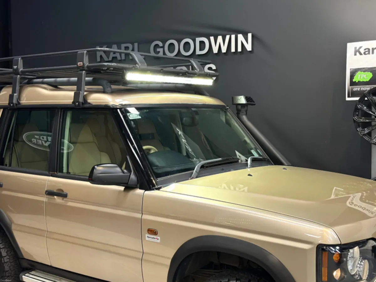 D2 TD5 HSE AUTO 7 SEATER - Image 2