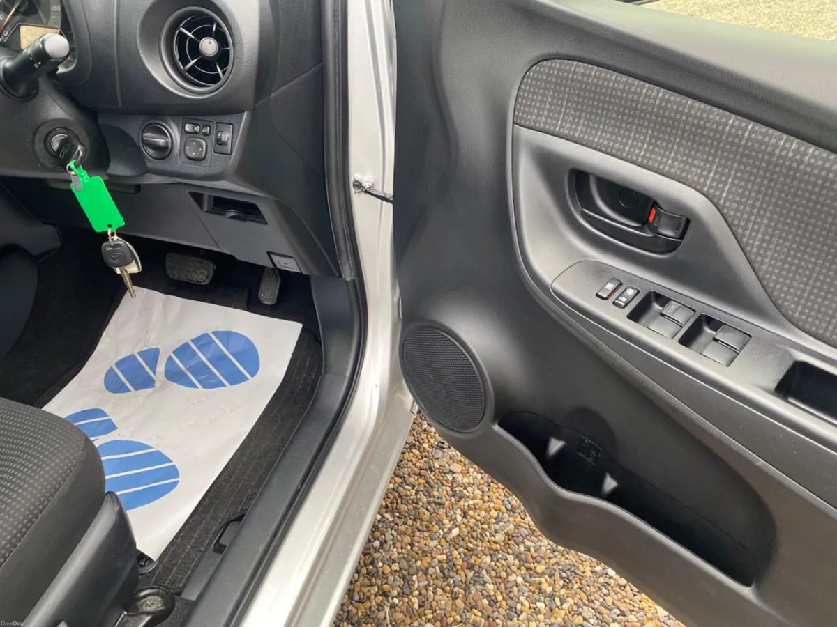 Toyota Yaris Vitz Automatic / Finance Arranged - Image 6