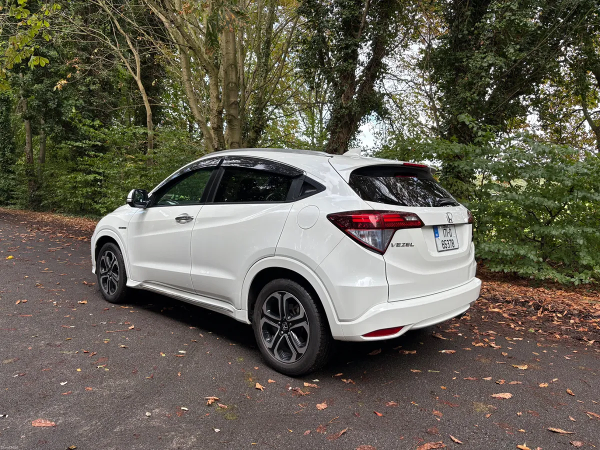 2017 Honda Vezel *LOW KMS* NCT 2027 - Image 4