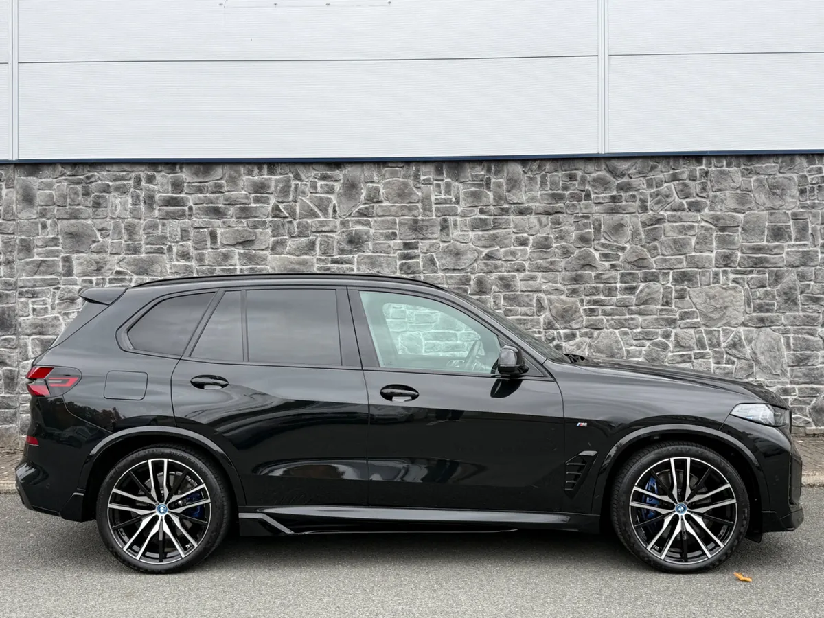 2025 BMW X5 50e M Sport Pro M Performance - Image 4