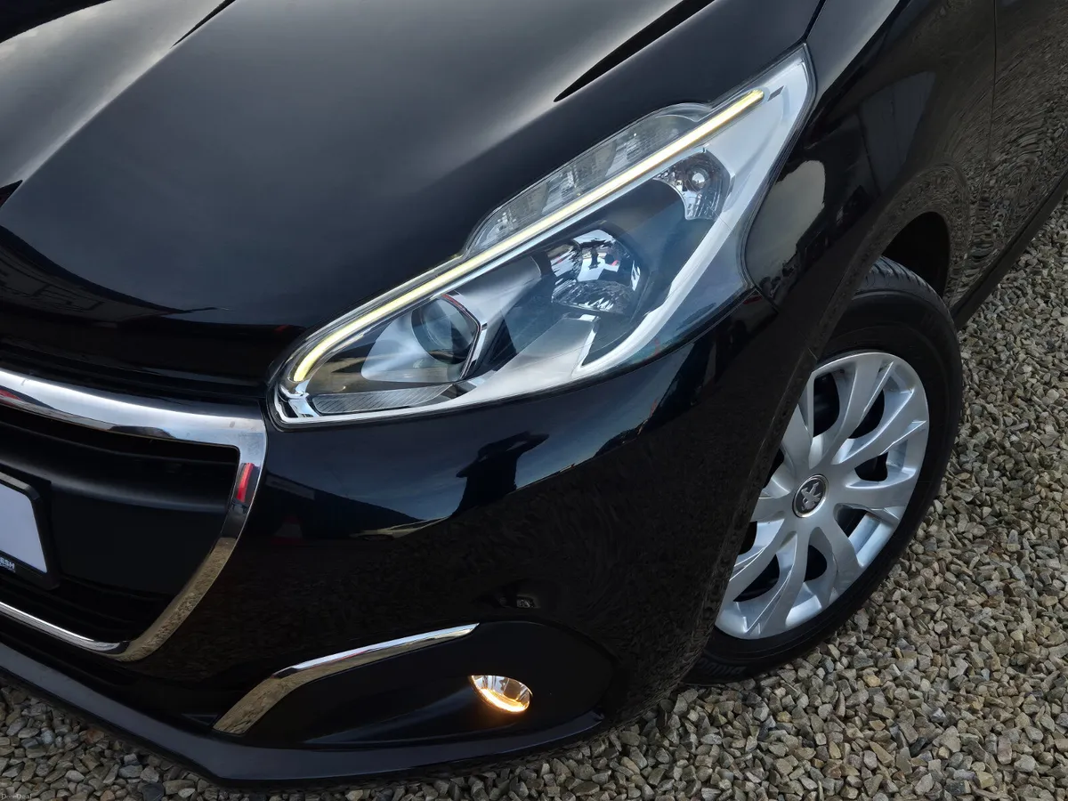 2017 PEUGEOT 208 AUTO LOW KM - Image 6
