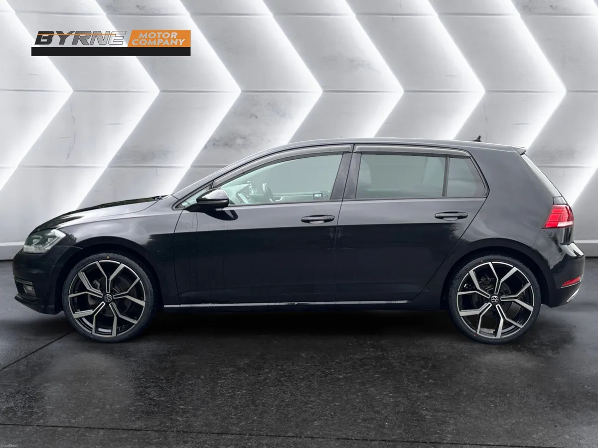 VOLKSWAGEN GOLF 1.2 TSI COMFORTLINE AUTO, 2017 - Image 2