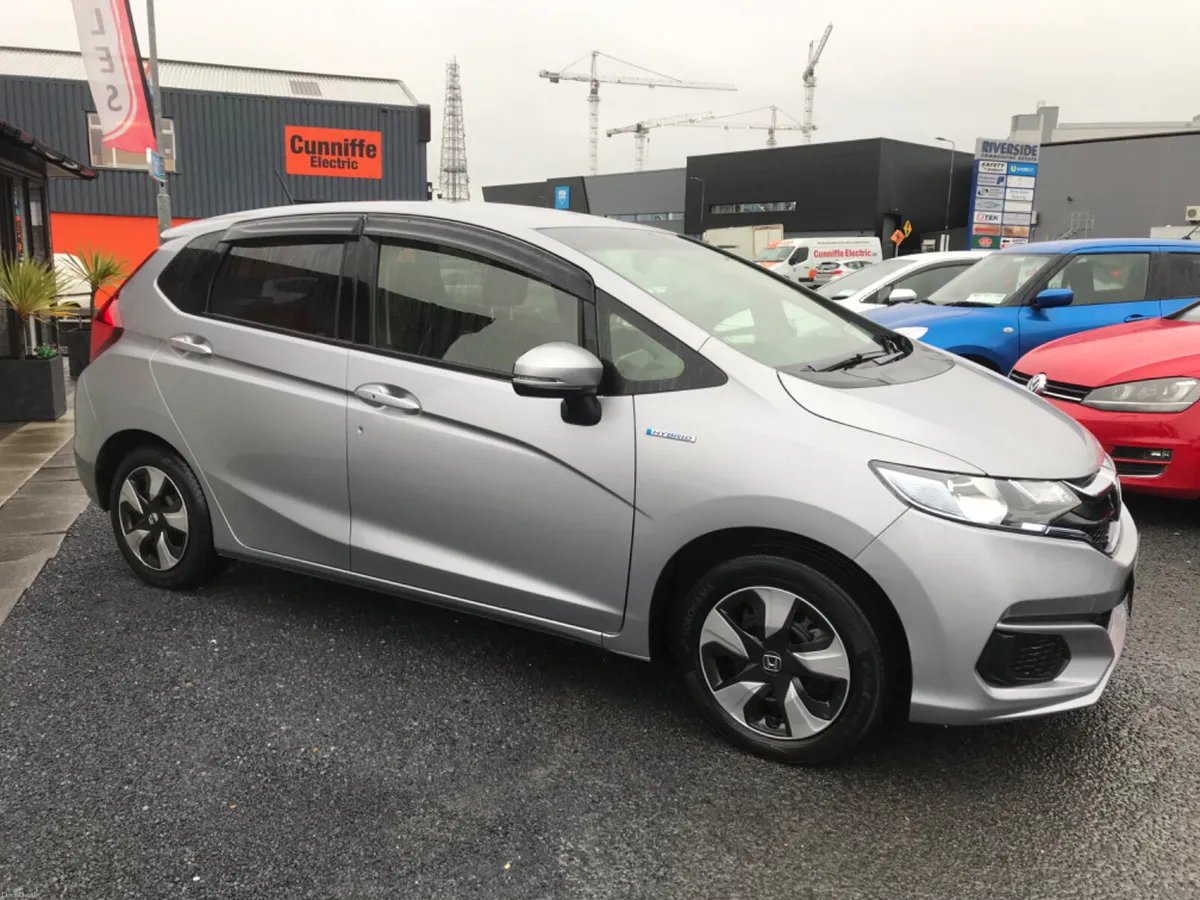 192 HONDA FIT AUTO GREY METALLIC - Image 3