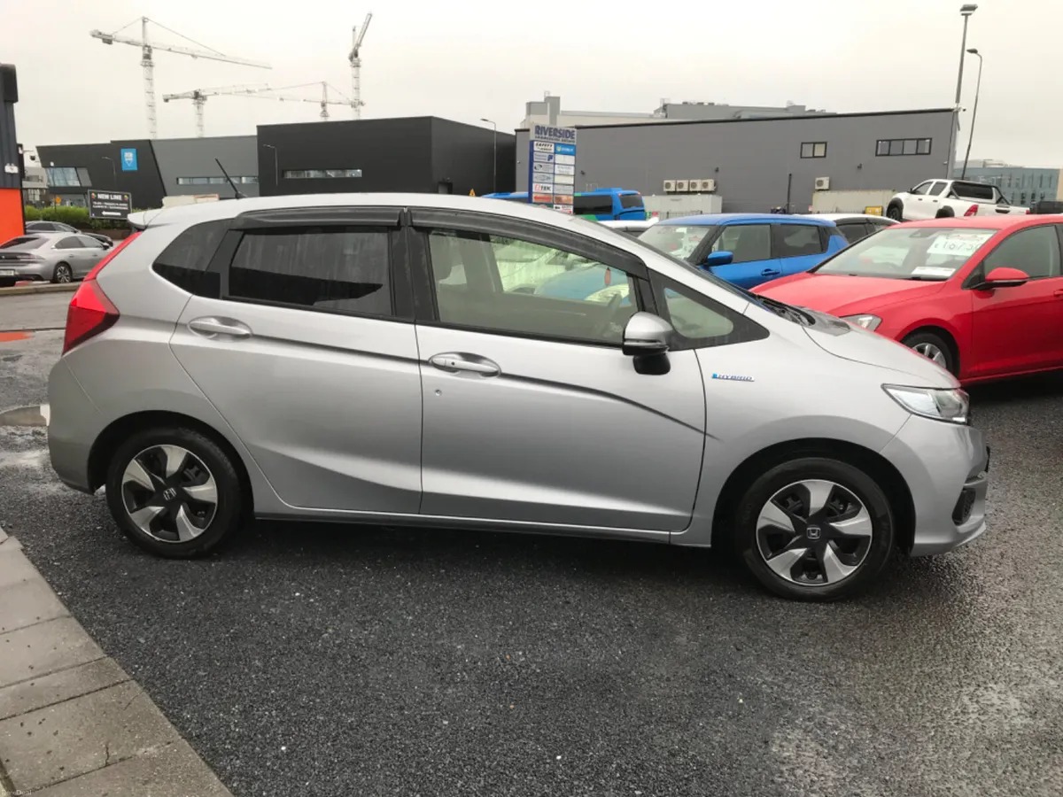 192 HONDA FIT AUTO GREY METALLIC - Image 4
