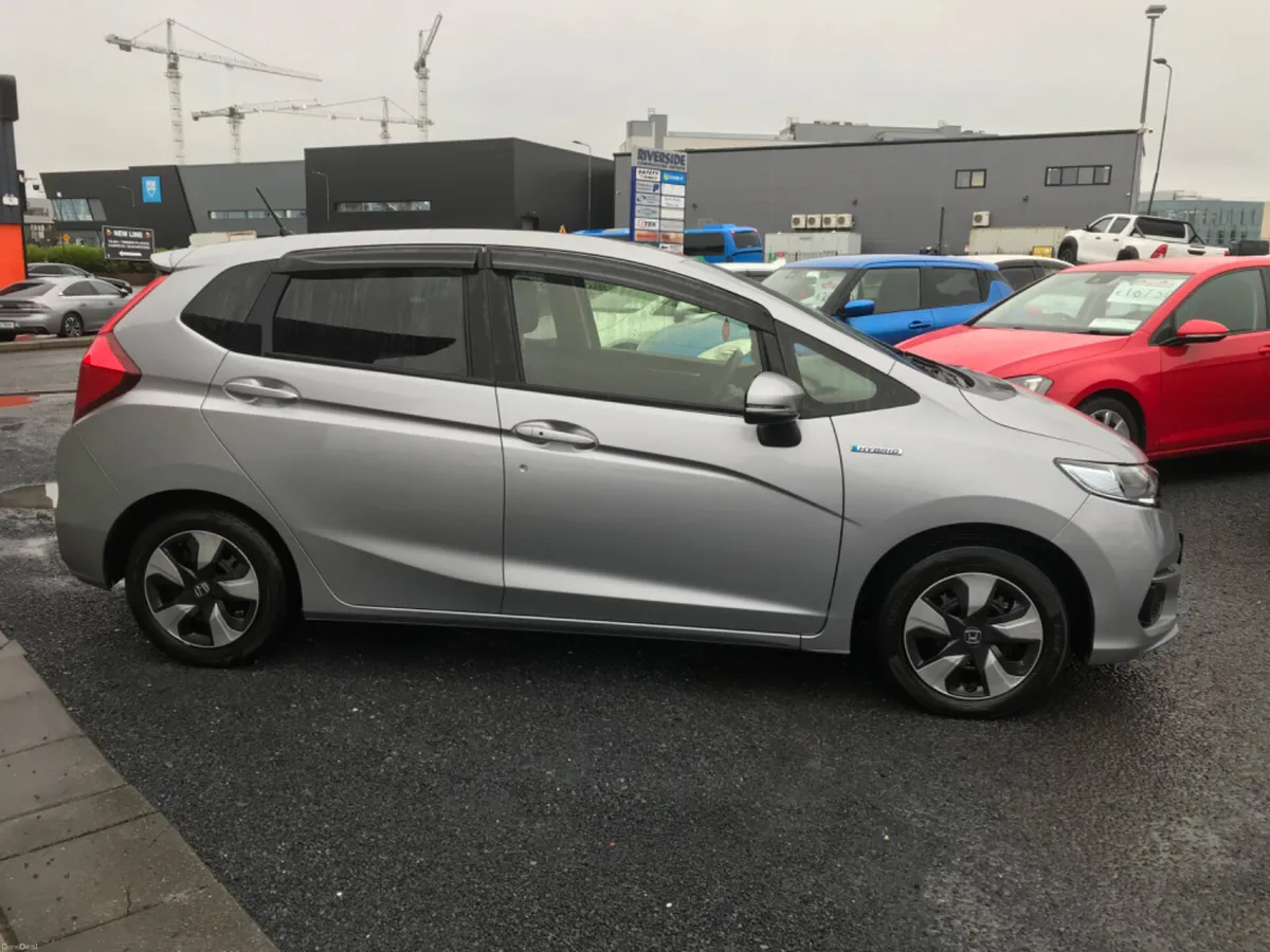 192 HONDA FIT AUTO GREY METALLIC - Image 5