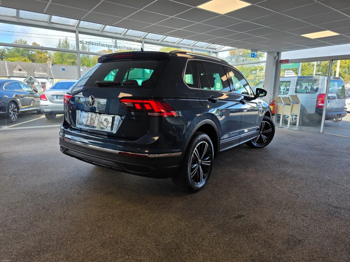 Volkswagen Tiguan Life 2.0 TDI 6 Speed 2023 - Image 4