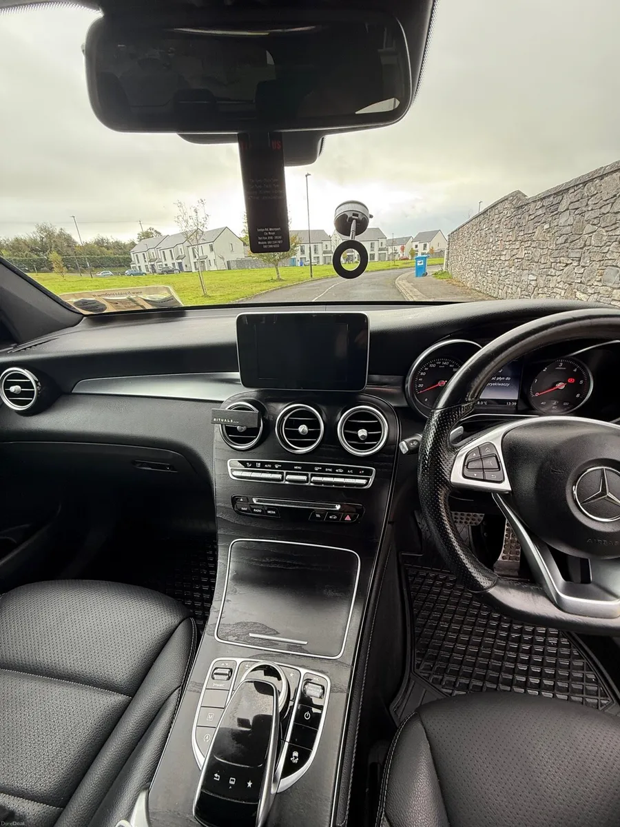 Car - Image 4