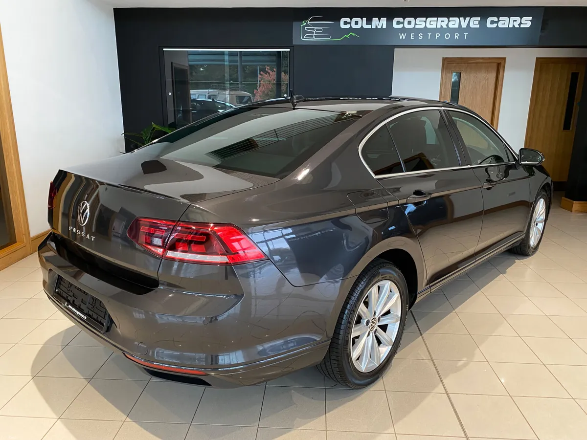 Volkswagen Passat 2021 - Image 4