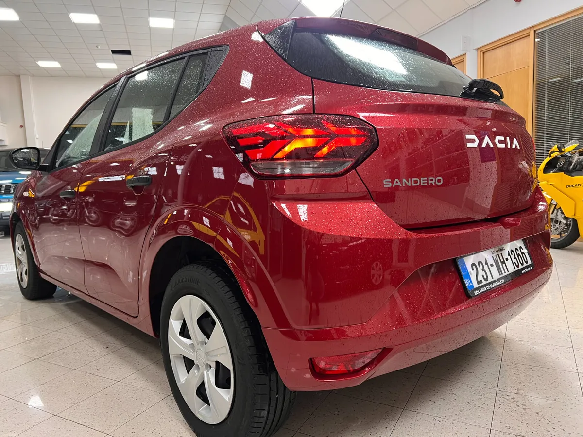 **ONLY 970 Kms Next To New** ESSENTIAL SCE 65 NBI - Image 3