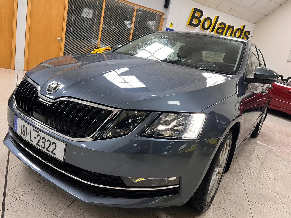 One Owner High Spec Style As New Superb Value Rear - Image 1