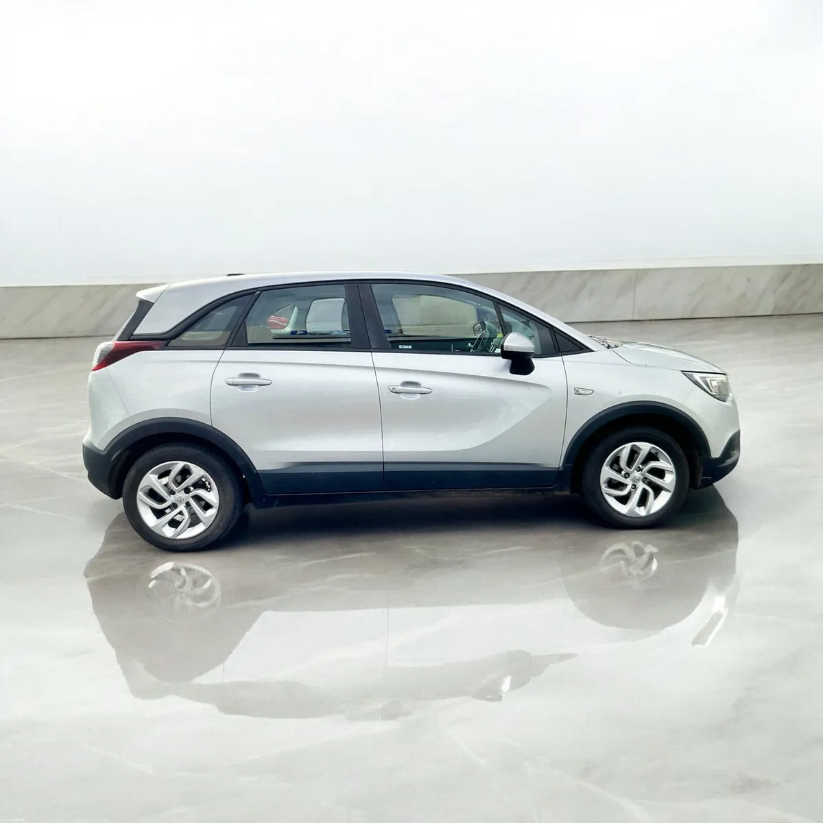 2018 Opel Crossland X .6CDTi Low Mileage - Image 4