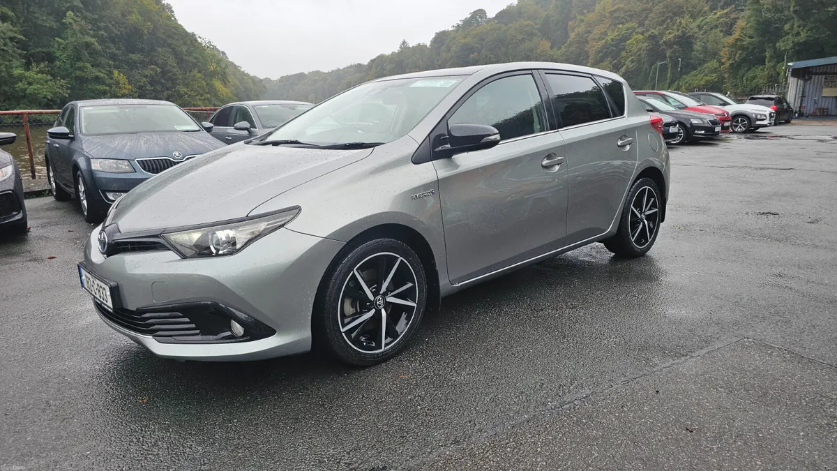 Toyota Auris 2018 Hybrid LUNA  SPORT - Image 1