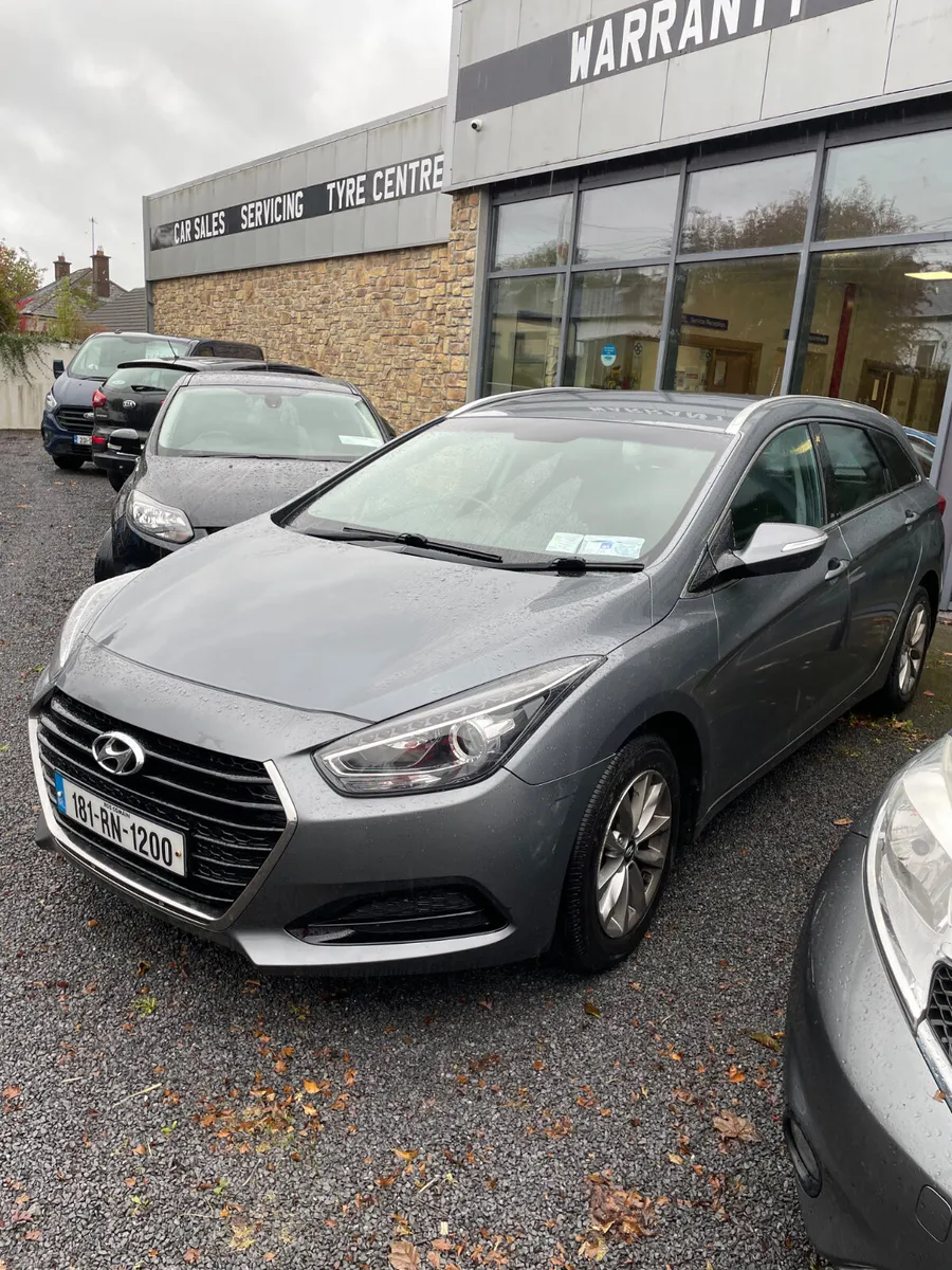 Hyundai i40 2018 - STUNNING CAR, AS NEW IN & OUT - Image 4