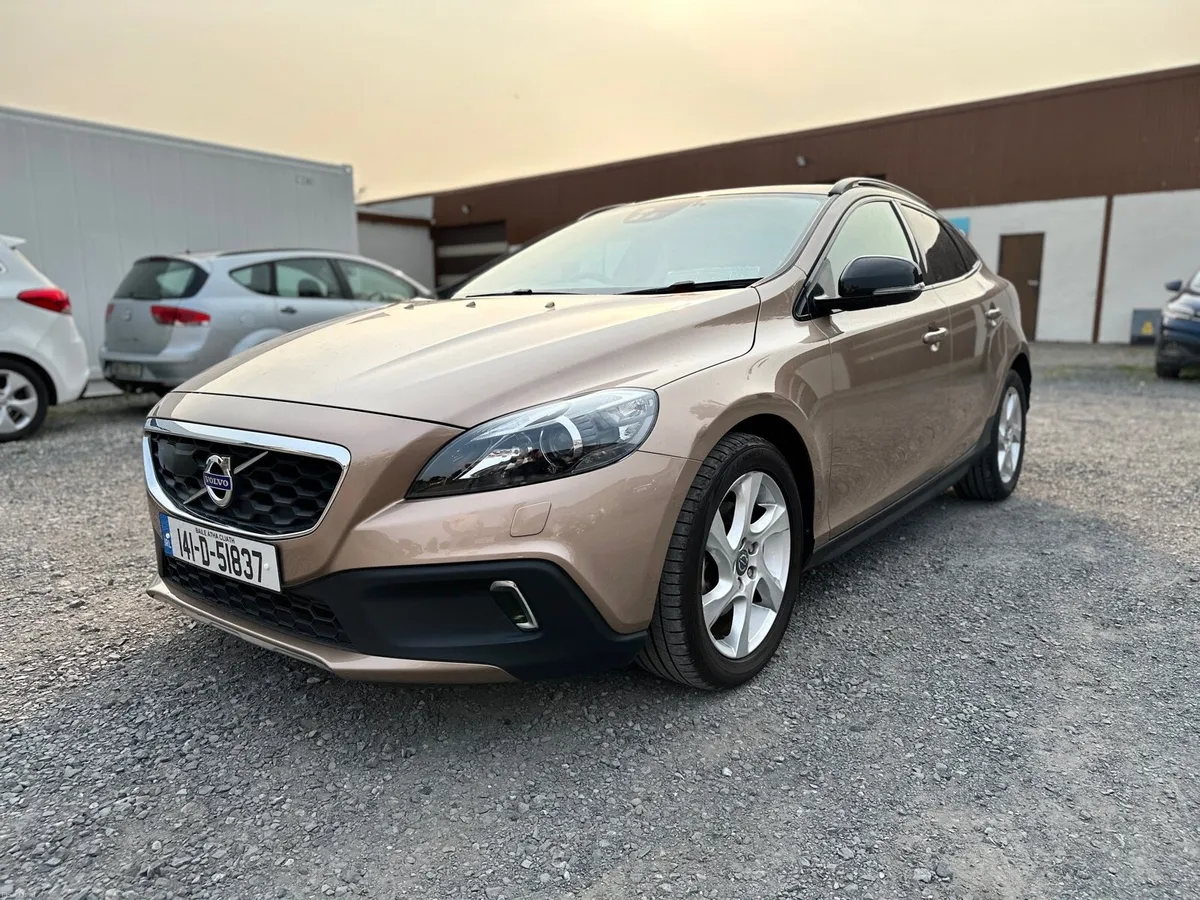 Volvo V40 Cross Country | Auto | 72k km - Image 1
