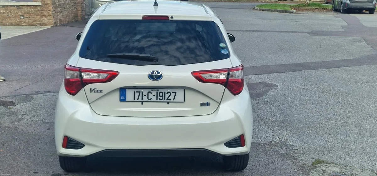 Toyata vitz  hybrid 1.5 L - Image 2