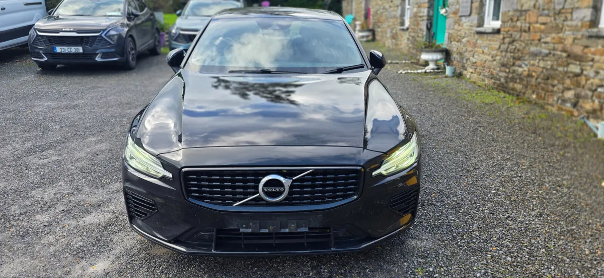 Volvo S60 2022 R DESIGN T8 455BHP 4WD - Image 4