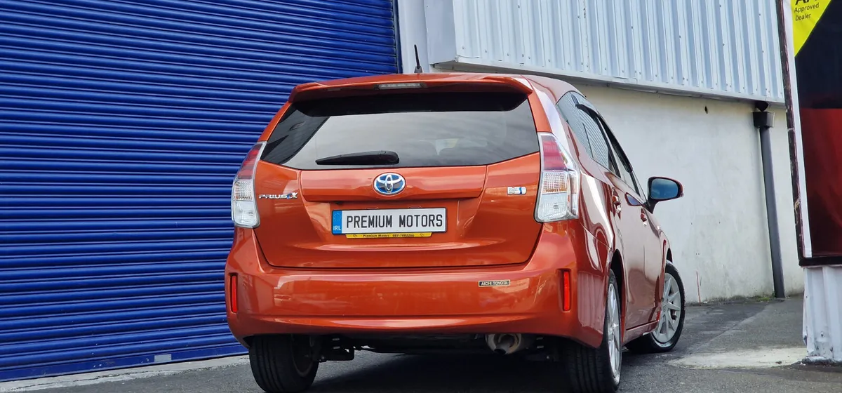 Toyota Prius Alpha Half leather AA Approved - Image 4