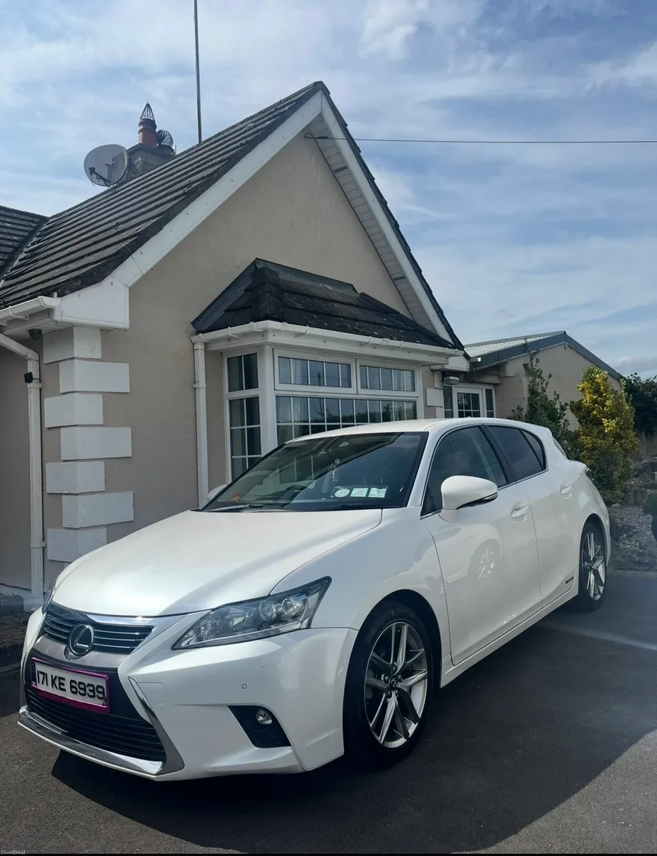 2017 Lexus Ct200h pearl white F sport - Image 2