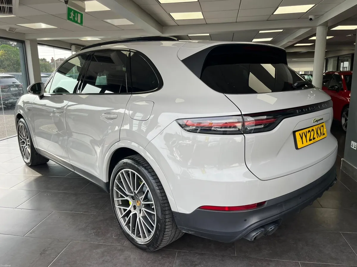 221d Porsche Cayenne 3.0 Hybrid - Image 4