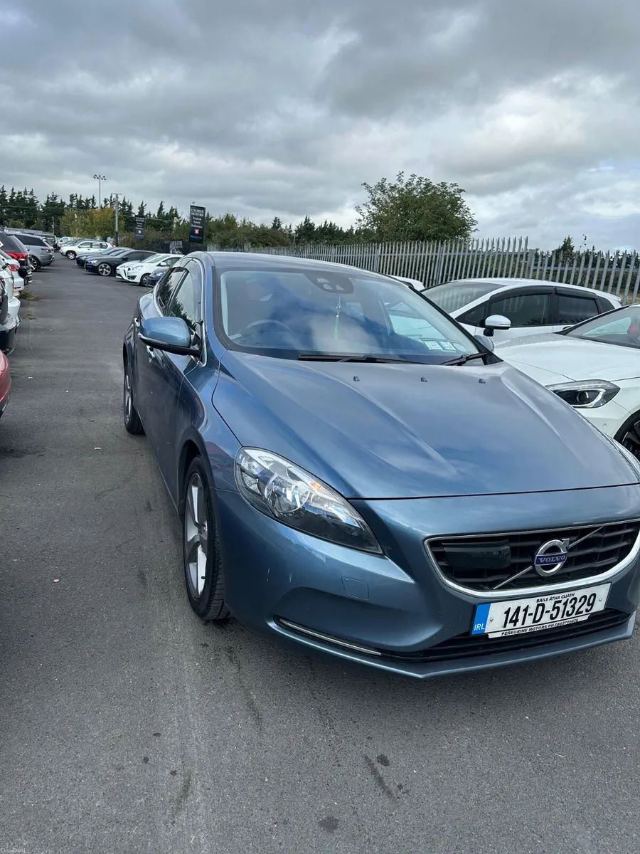 Volvo V40 2014 - Image 1