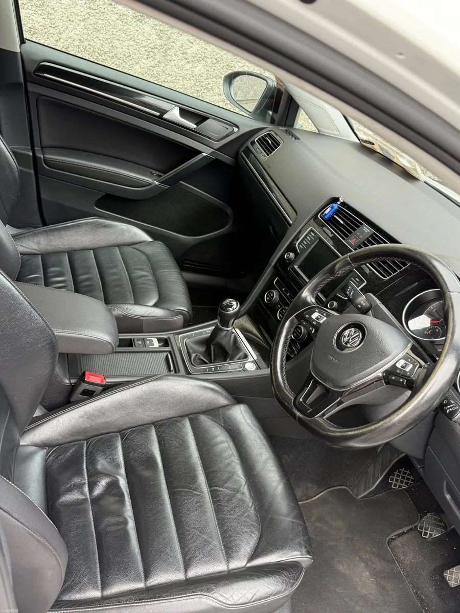 Volkswagen Golf R-Line - Image 4