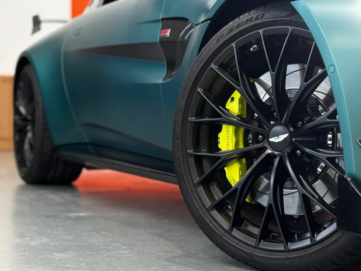 Aston Martin Vantage F1 EDITION V8 - Image 2