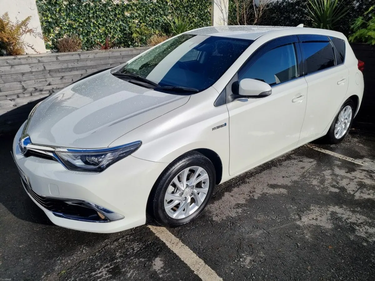 Toyota Auris 1.8 HYBRID DESIGN / LOW MILEAGE / TAX - Image 3