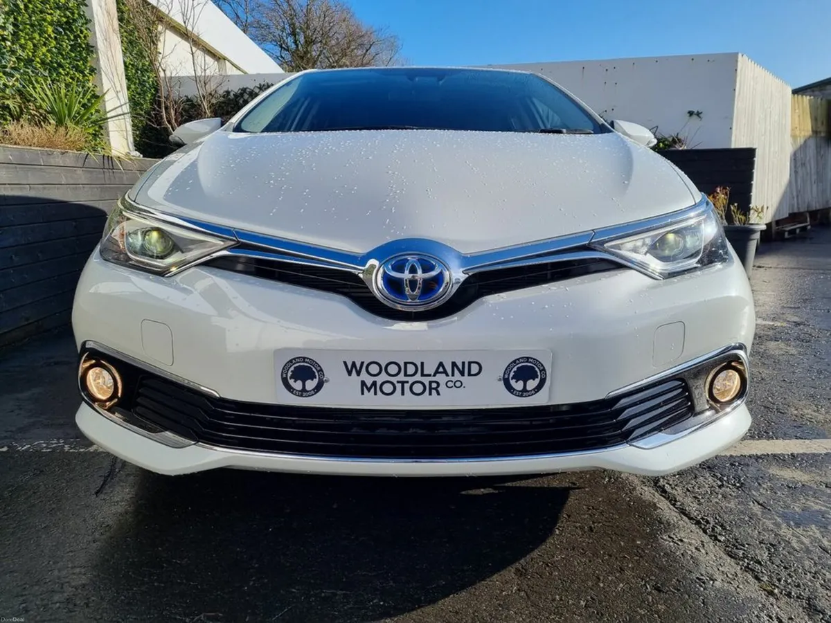 Toyota Auris 1.8 HYBRID DESIGN / LOW MILEAGE / TAX - Image 4