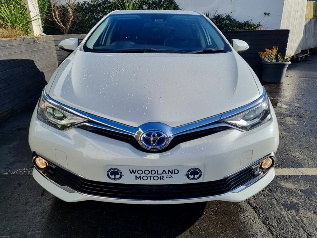 Toyota Auris 1.8 HYBRID DESIGN / LOW MILEAGE / TAX - Image 4