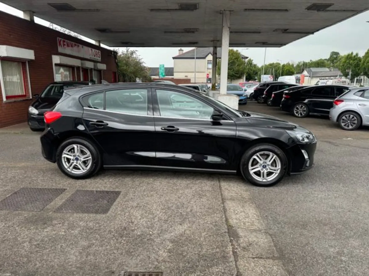 Ford Focus Zetec Edition 1.5TD120 M6 4DR - Image 2