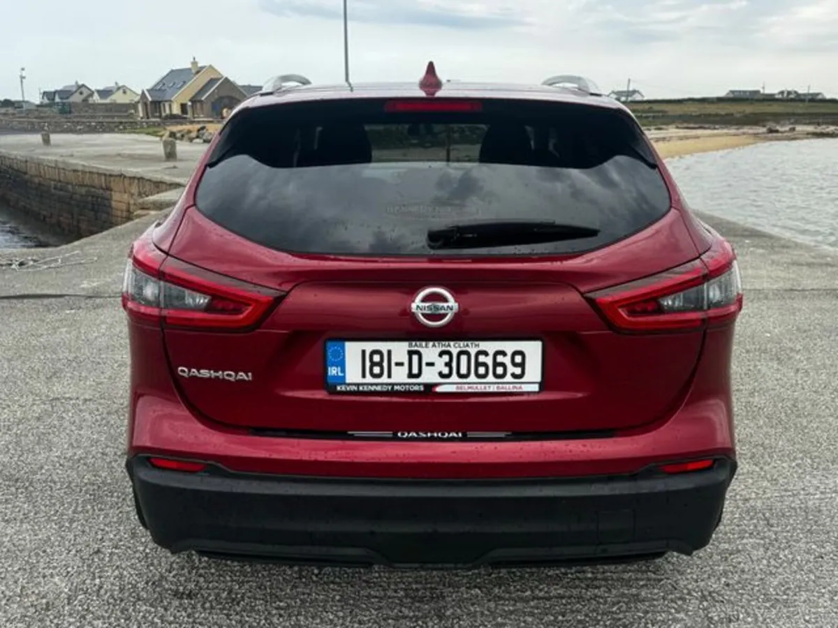 Nissan Qashqai 1.5 SV 18 4DR - Image 4