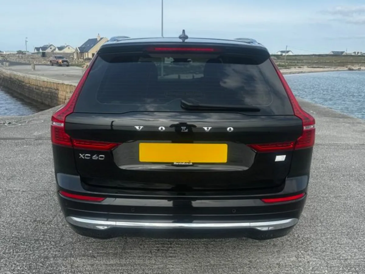 Volvo XC60 RECHARGE T6 CORE AWD - Image 4