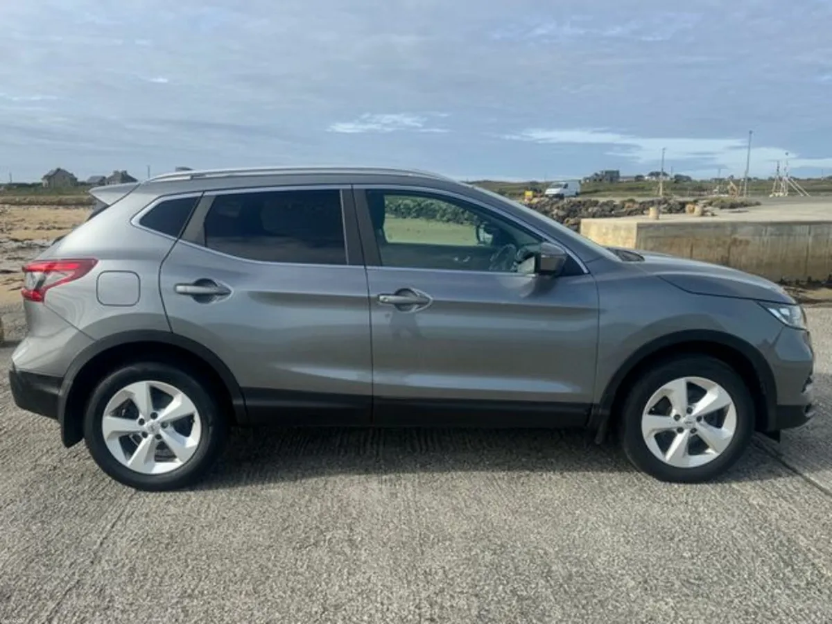 Nissan Qashqai 1.2 SV 18 4DR - Image 2