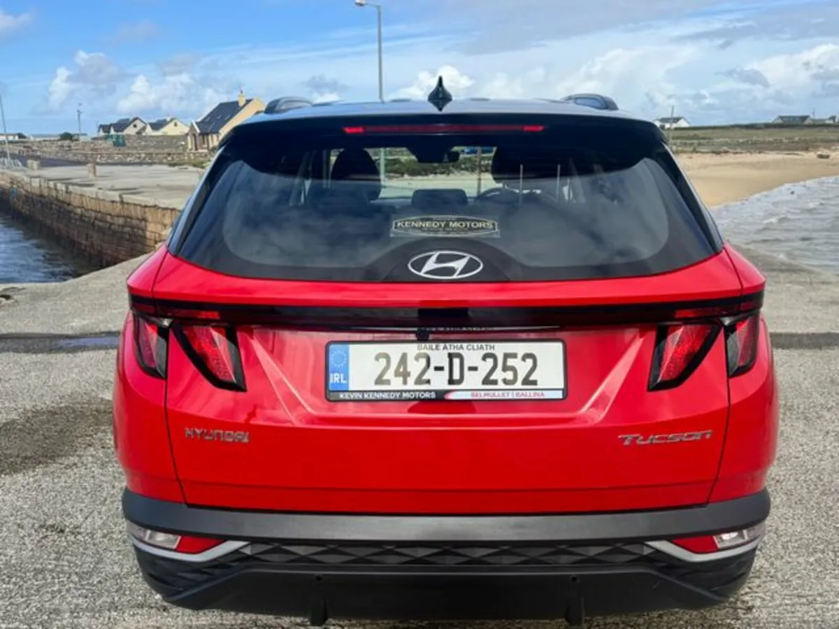Hyundai Tucson Executive TWO Tone 5DR - Image 4